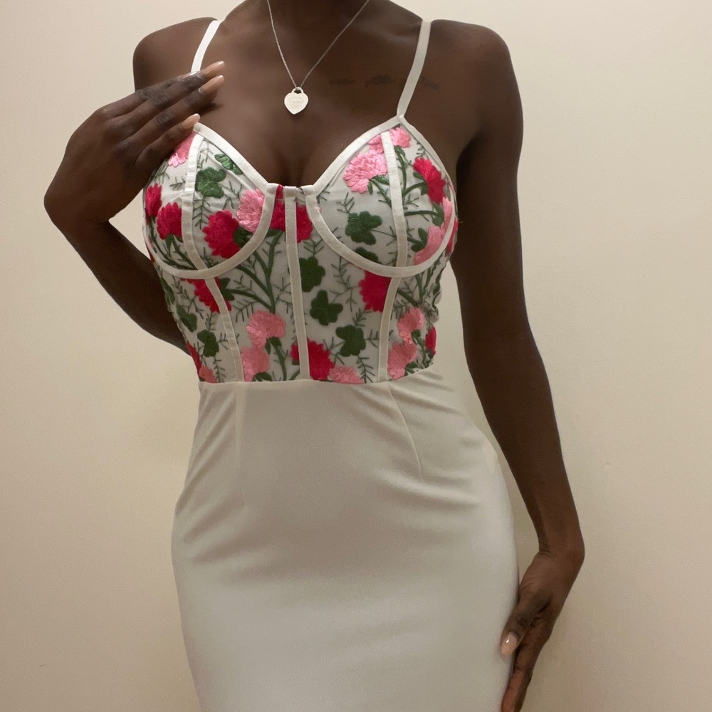 White Body Fitted Floral Dresses